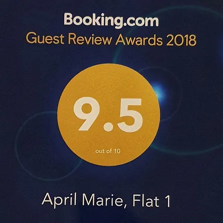 April Marie, Flat 1 아파트 *